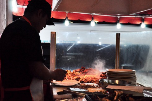 Tiệm tacos Gomez rất đông khách ở Playa Del Carmen
