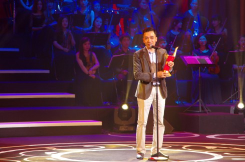 Nhạc sĩ Đỗ Bảo nhận giải thưởng Nhạc sĩ của năm và Album của năm.