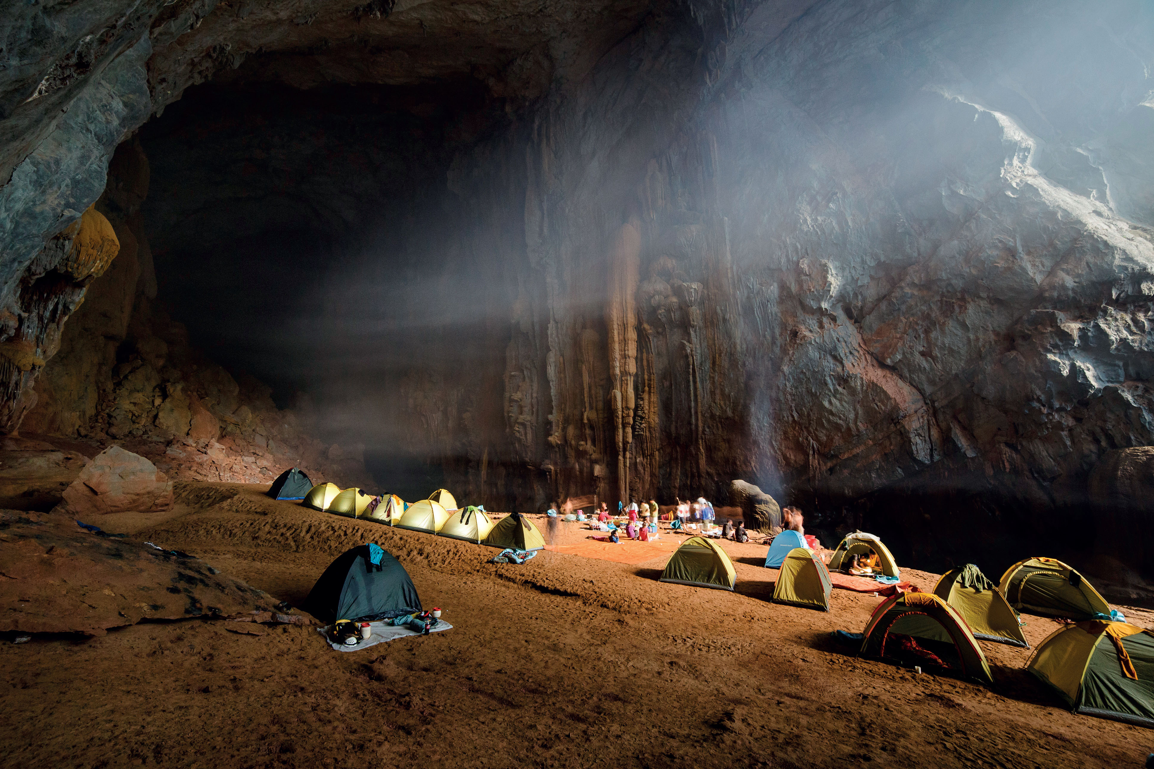 Caves adventures. Пещера Шондонг Вьетнам. Пещера Шондонг (hang son Doong), Вьетнам. Лес пещеры Шондонг, Вьетнам. Сон Дунг, Вьетнам.