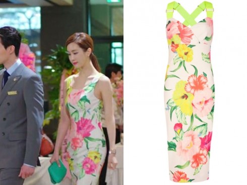 Cô nàng quyến rũ trong bộ váy hoa Ted Baker bó sát, khoe đường cong.