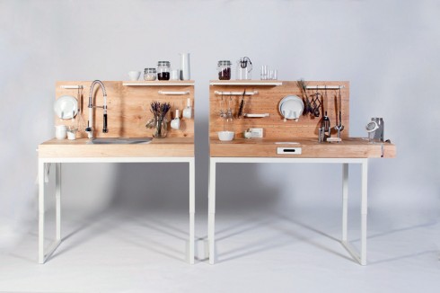 Căn bếp linh hoạt <br/>Chop Chop Kitchen là thiết kế thân thiện mới nhất của Dirk Biotto, hết sức phù hợp với các căn hộ nhỏ hoặc người sống độc thân. Mẫu thiết kế gồm hai nửa, một bên là bàn rửa bát một bên là bàn chế biến. Cả hai đều nhỏ gọn, khai thác khéo léo các móc treo, giá đặt đồ be bé. Vòi nước uốn cong có thể xoay giúp bạn dễ dàng sử dụng cho nhiều mục đích. Mặt gỗ được đánh bóng để tránh đọng nước và vết bẩn. Bên bàn chế biến thậm chí còn lắp đặt sẵn một mặt bào để giúp bạn tiện bào củ quả.