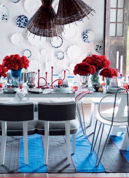 Cảm hứng đại dương <br/>Bộ sưu tập do nhà thiết kế Paola Navone hợp tác cùng Crate and Barrel lấy hình ảnh của mặt biển xanh, hình ảnh của những chú cá và vườn ôliu bên bờ biển. Nhà thiết kế nổi tiếng với những họa tiết vui mắt, phức tạp mà vẫn thanh lịch tạo thêm điểm nhấn cho bộ sưu tập cả nội thất và ngoại thất của mình bằng những màu sắc mạnh. Màu xanh ngọc lam, màu đỏ san hô mang lại sức sống cho cả không gian. Tác giả của các sản phẩm cho biết: “Đây là bộ sưu tập tràn đầy năng lượng được lấy cảm hứng từ những chuyến đi picnic vui vẻ. Tỏa sáng và sặc sỡ, mỗi món đồ lại có một cá tính riêng”. Bên cạnh đó, bộ sưu tập cũng cung cấp những chiếc bàn, ghế lớn màu trắng với các điểm nhấn họa tiết ở phần chân hay đệm ngồi.