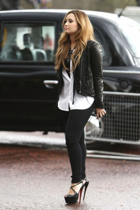 Phong cách Street Style của Demi Lovato