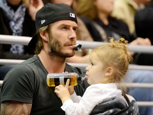 Tháng 10/2013 rồi đi xem bóng chày với bố David Beckham. 