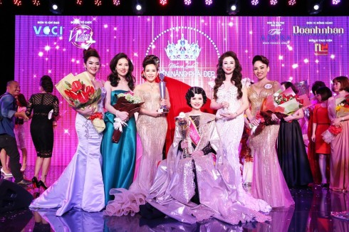Giây phút hạnh phúc ngọt ngào của Nữ hoàng Quyền Năng Phái Đẹp 2015 Bùi Thị Thanh Nhàn