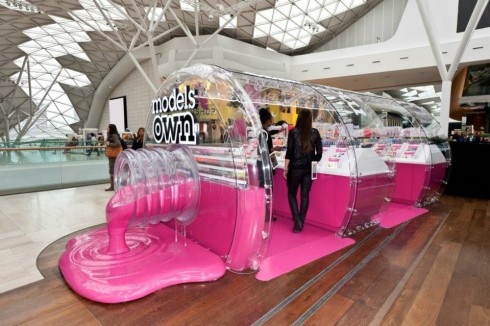 Cửa hàng pop-up với thiết kế độc đáo của nhãn hiệu Models Own