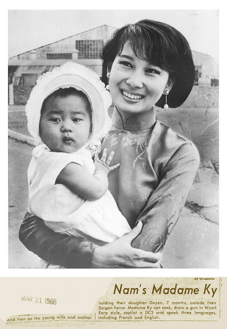 Những khoảnh khắc đẹp của MC Nguyễn Cao Kỳ Duyên và mẹ