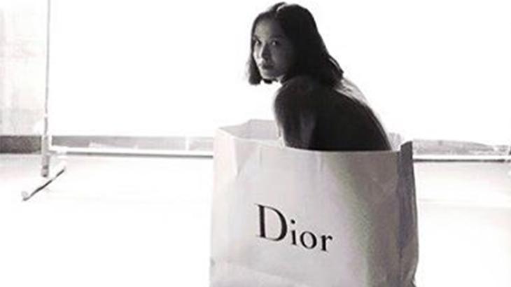 instagram@tangtangstudio - Girl in the Dior bag - #ELLEVietnam