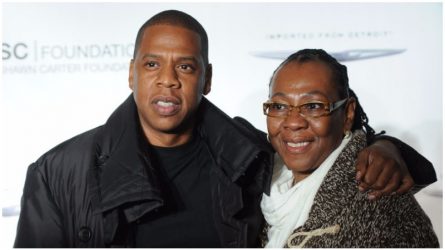 Phản ứng của Jay-Z khi mẹ công khai là người đồng tính