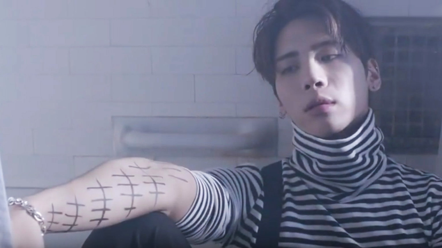 Câu chuyện về hình xăm mang ý nghĩa trầm cảm và lời tạm biệt cuối cùng của  Jonghyun khiến netizen càng thêm xót xa  Sao châu Á  Việt Giải Trí
