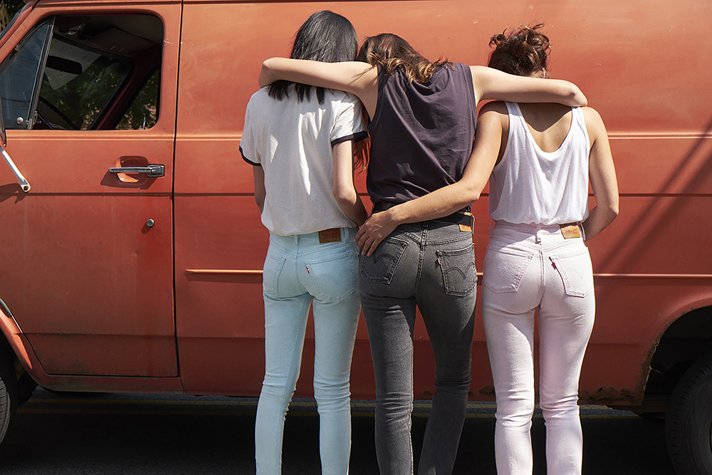 Mùa Xuân-Hè 2018, Levi's ra mắt dòng skinny jeans màu sắc dành riêng cho  phái nữ | ELLE