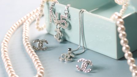 Trang sức ngọc trai nối gót các huyền thoại trở thành xu hướng 2018