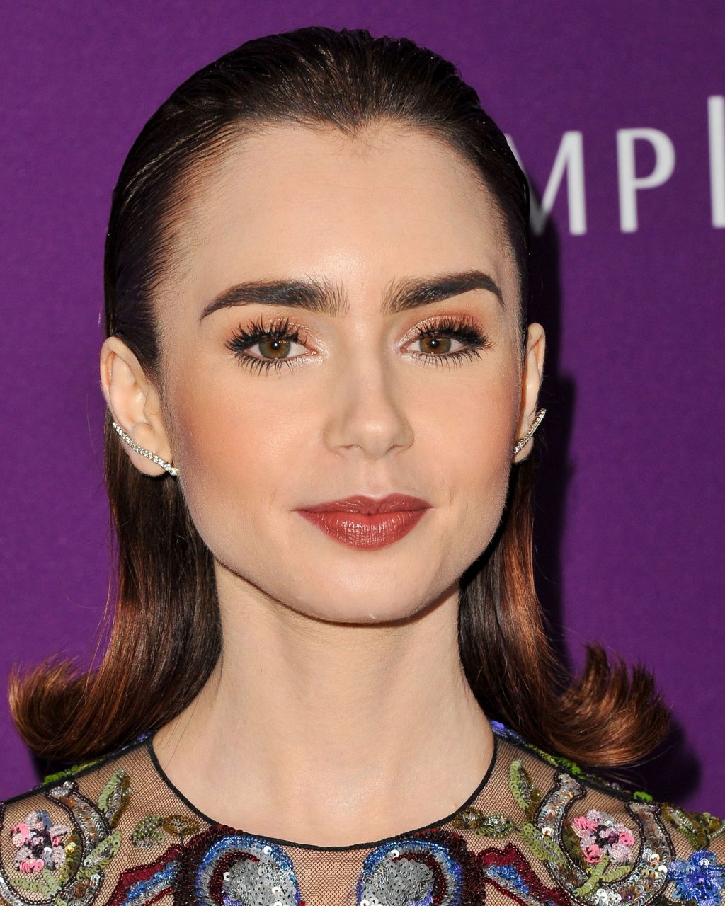 Kiểu tóc dự tiệc thanh lịch Lily Collins