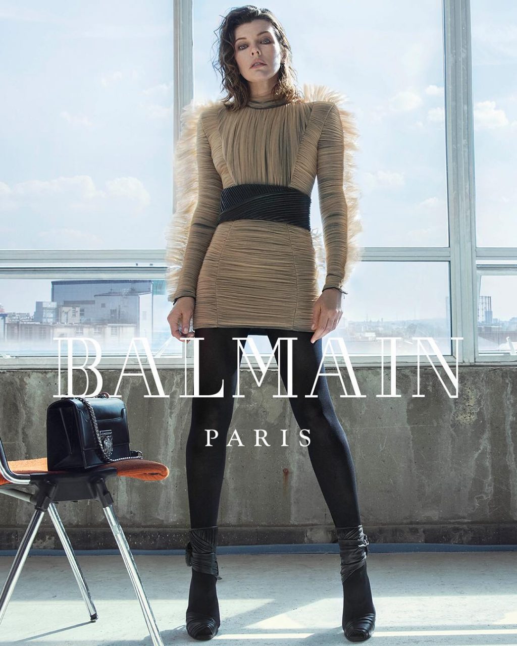  Milla Jovovich tÃ¡i xuáº¥t trong bá» áº£nh thá»i trang Balmain 4