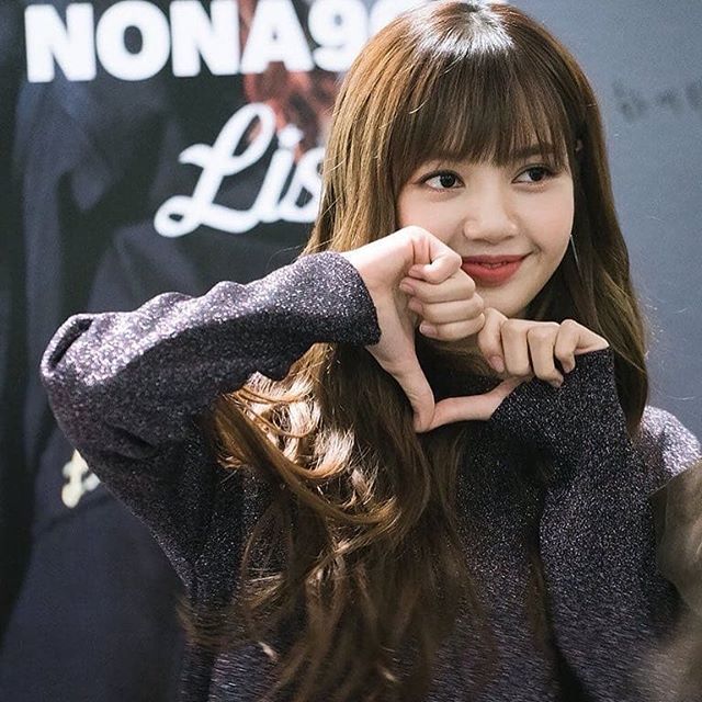Lisa màu tóc_Instagram2