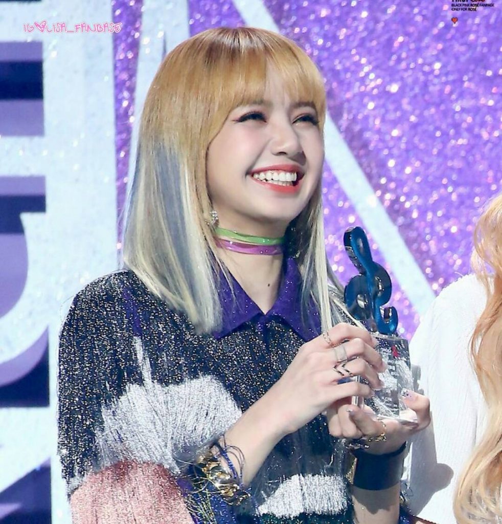 Lisa màu tóc_Koreaboo2