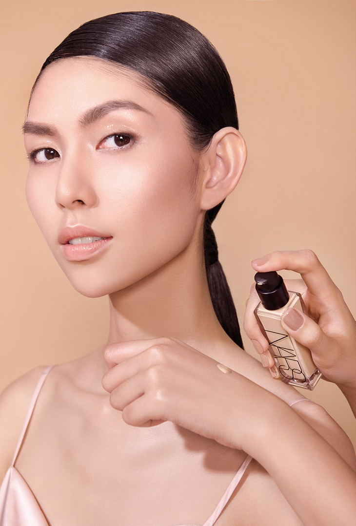 kem nền nars booklet 7