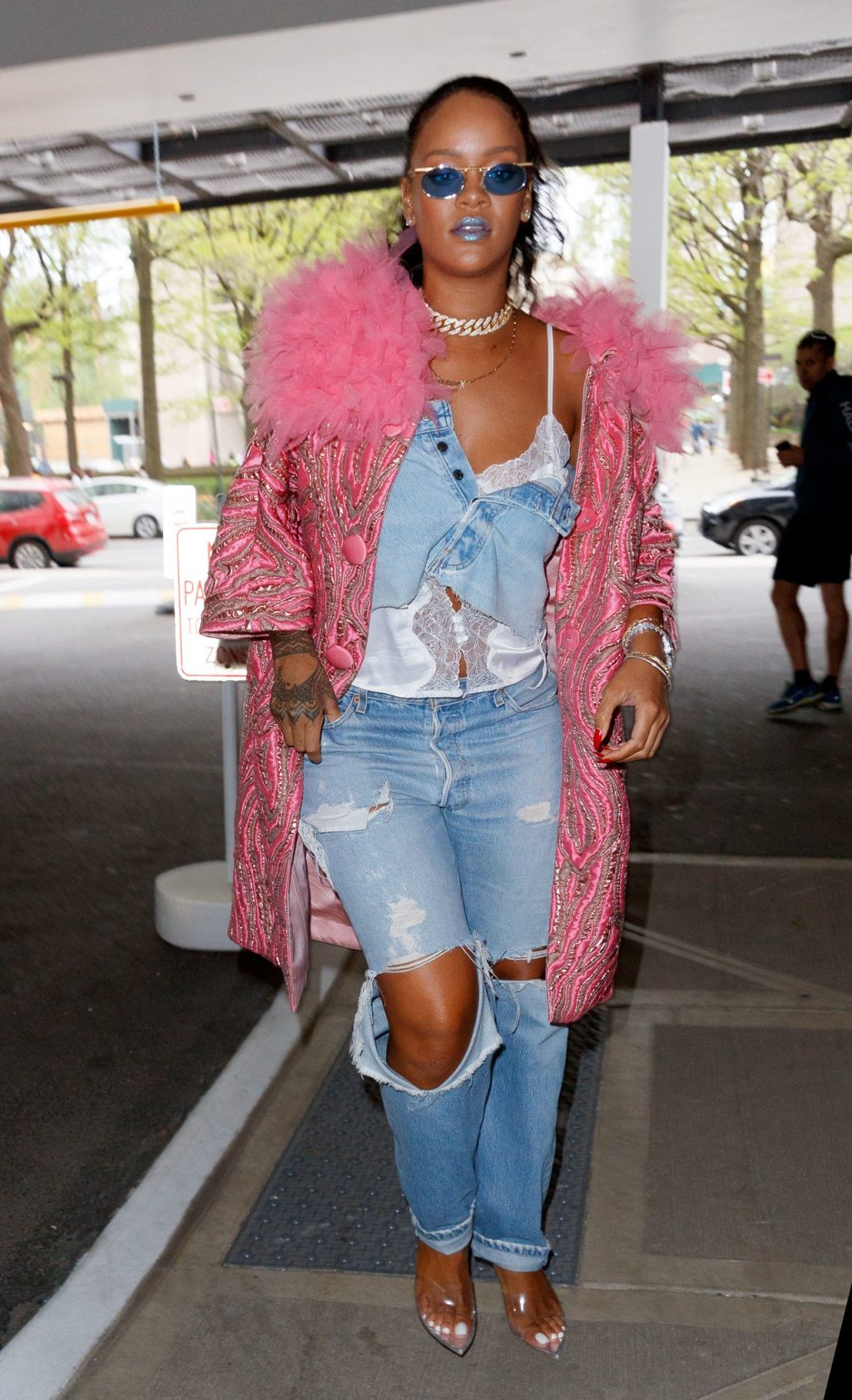 Rihanna chân váy denim 6