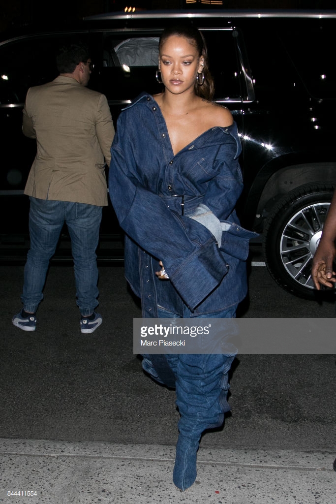 Rihanna chân váy denim 10