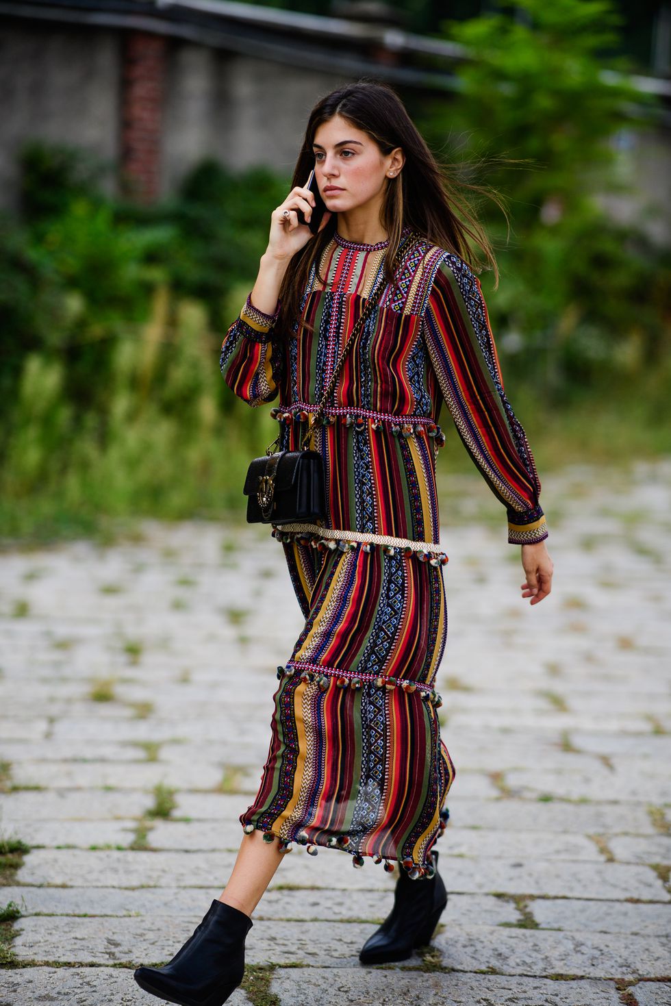 street style tuần lễ thời trang Milan họa tiết 10