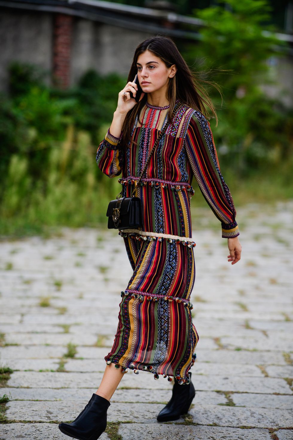 street style tuần lễ thời trang Milan họa tiết 10