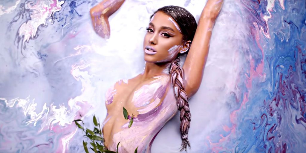 ca sĩ ariana grande god is a woman