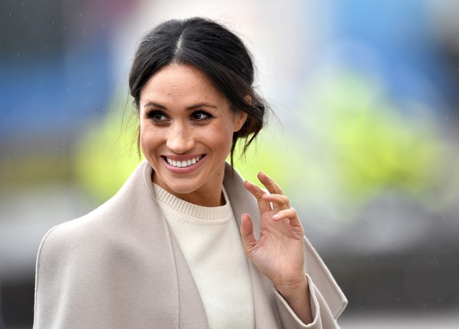 Meghan Markle son môi đỏ