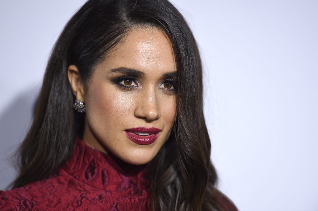 Meghan Markle son môi đỏ 2