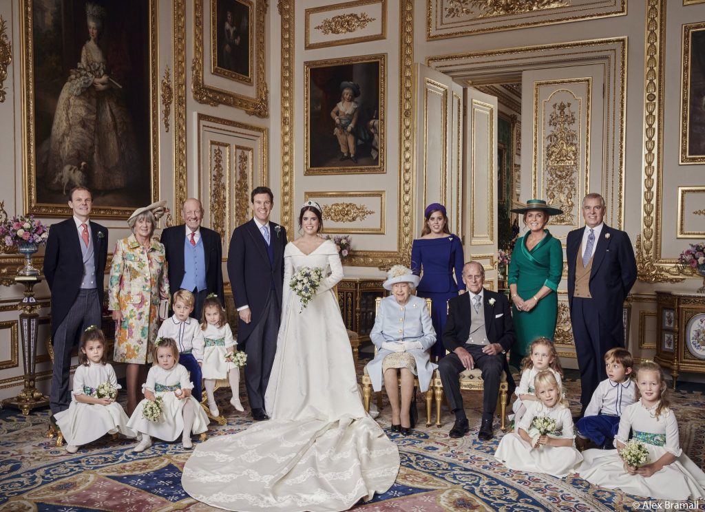 so sánh váy cưới của Công chúa Eugenie, Kate Middleton và Meghan Markle 12