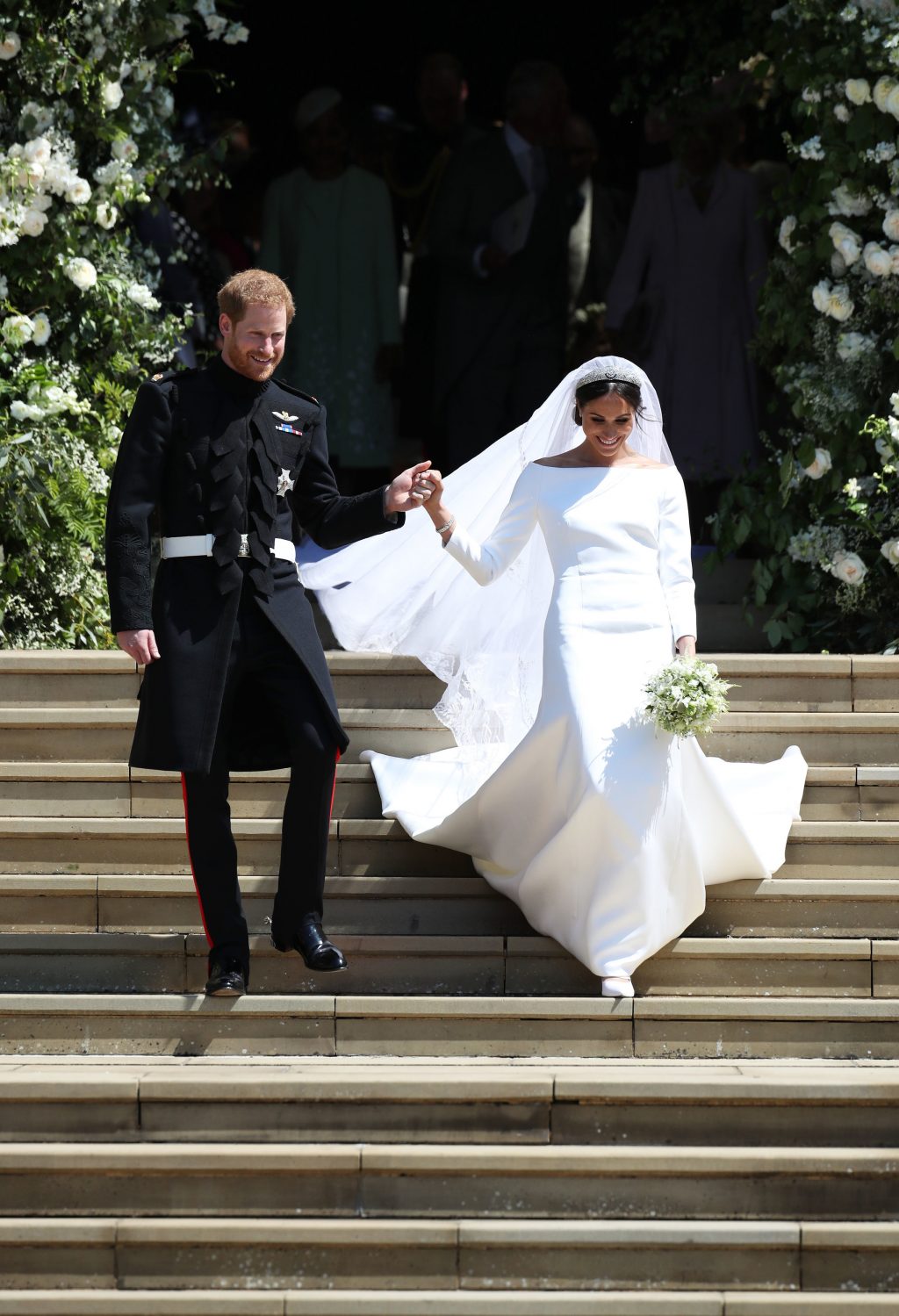 so sánh váy cưới của Công chúa Eugenie, Kate Middleton và Meghan Markle 4