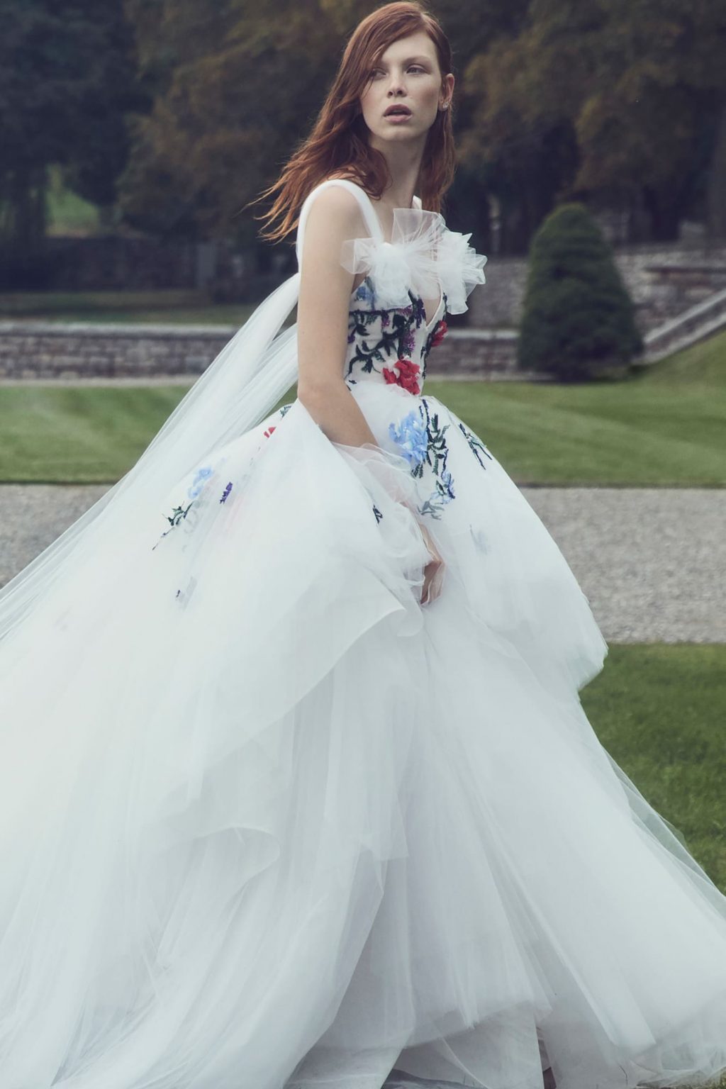 Xu hướng thời trang cưới lấy cảm hứng từ váy cưới của Chiara Ferragni và Meghan Markle 11