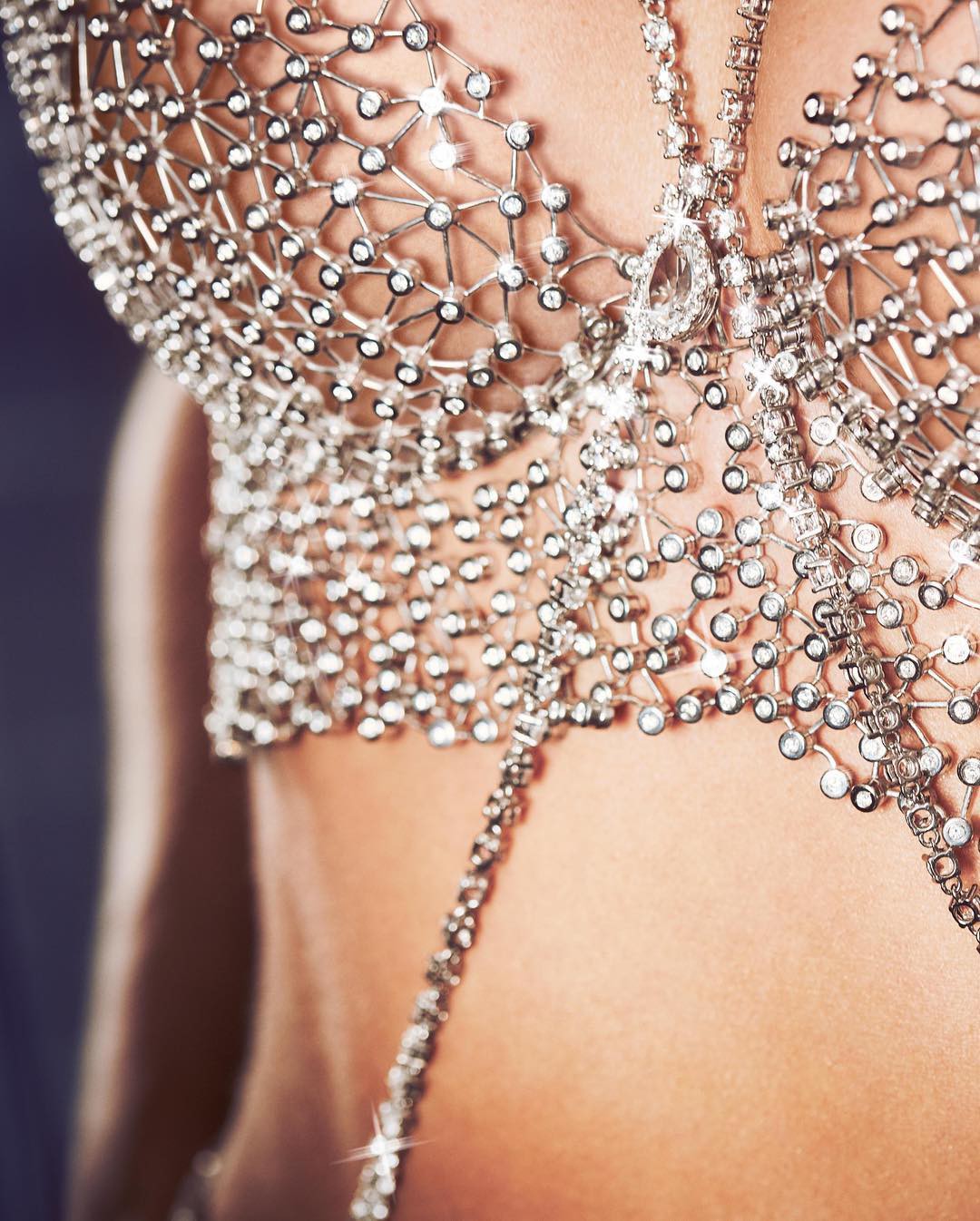 bộ áo fantasy bra Victoria's Secret 2018 Elsa Husk