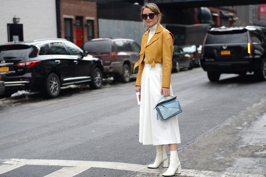 Áo khoác cardigan lửng La Boutique che bắp tay, mặc áo dây cho nữ