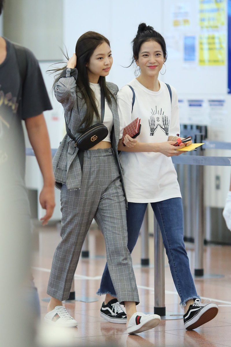 elle Vietnam white tennis shoes 6