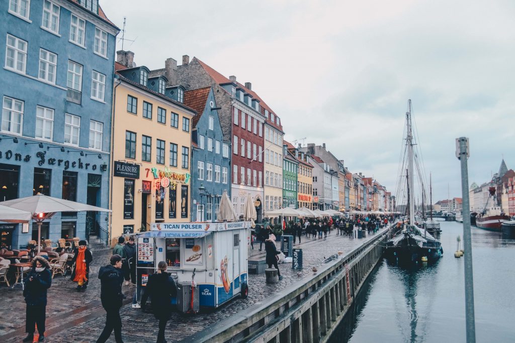 khu phố rực rỡ Nyhavn 1