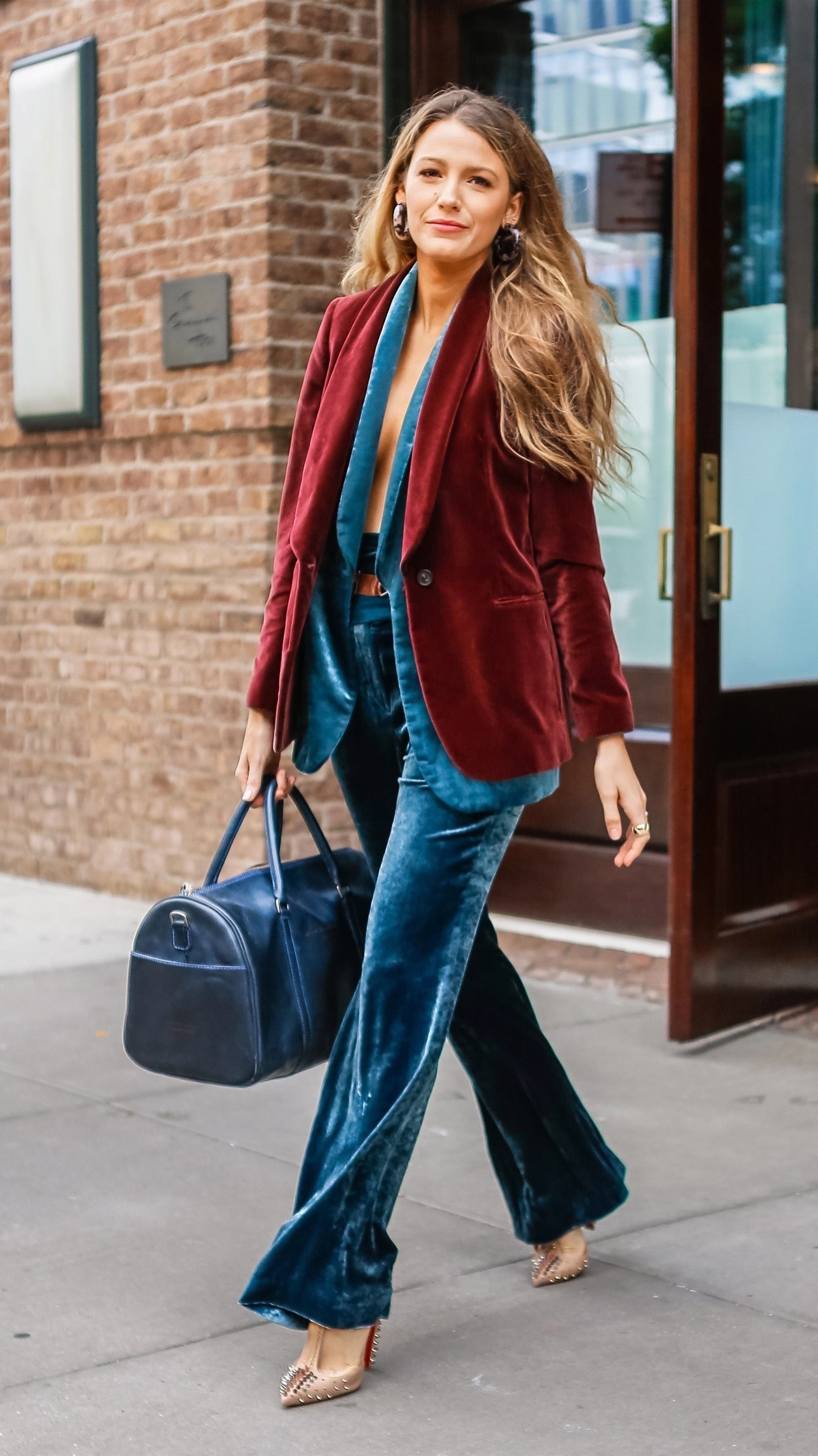 trang phục dự tiệc đỏ burgundy cho mùa lễ hội 16