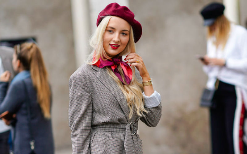 trang phục dự tiệc đỏ burgundy cho mùa lễ hội 17