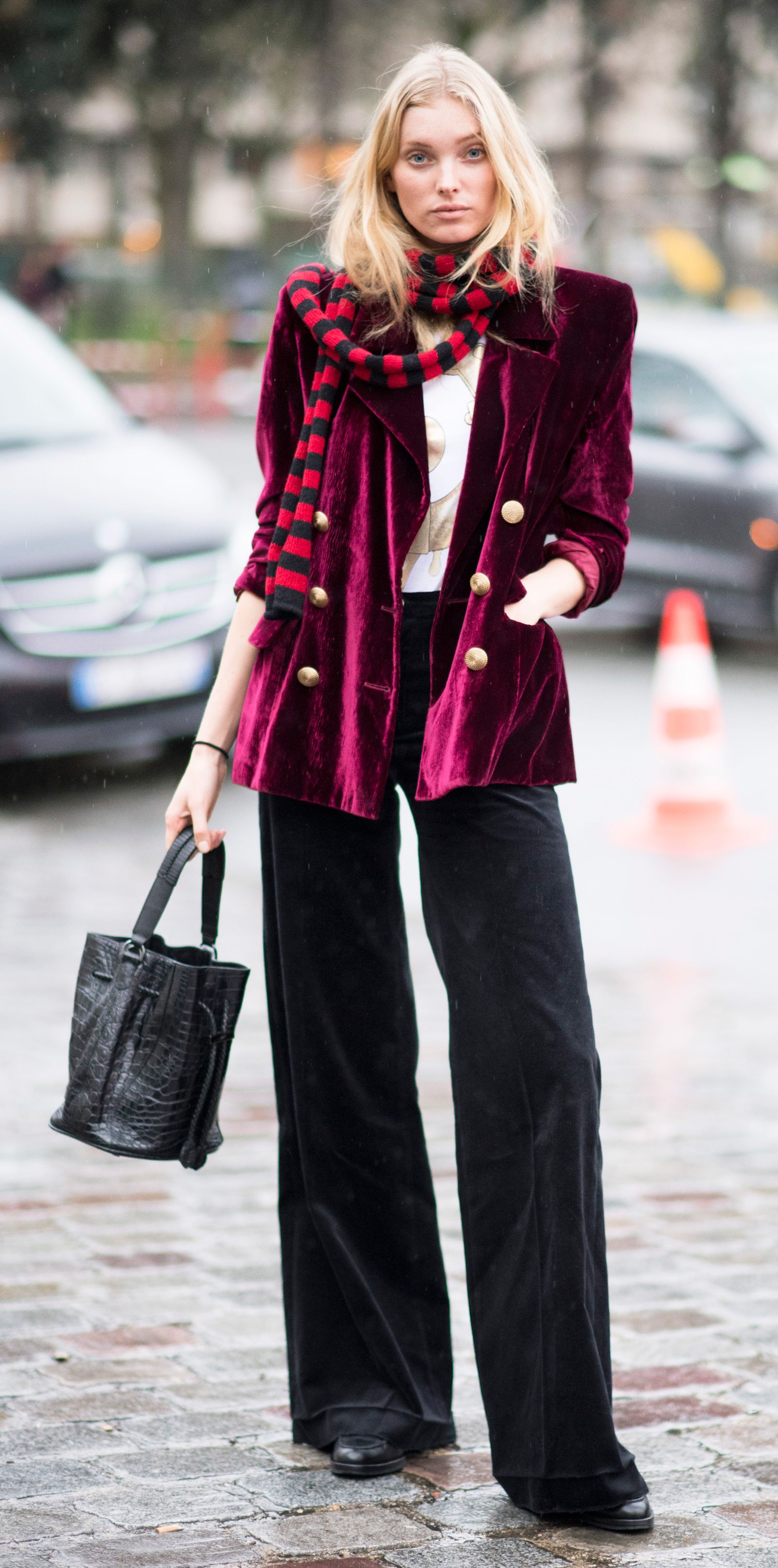 trang phục dự tiệc đỏ burgundy cho mùa lễ hội 31