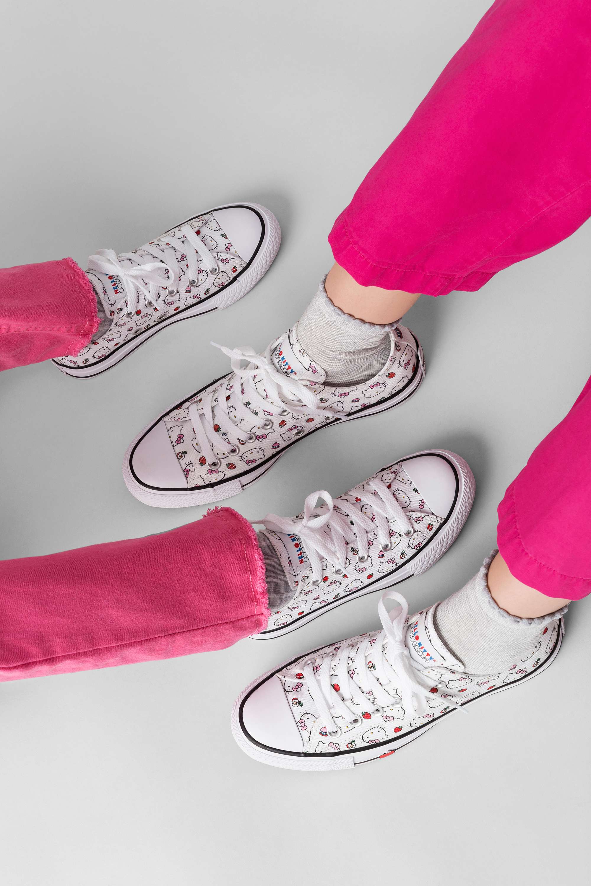 thương hiệu Converse tái ra mắt phiên bản giới hạn với bộ collab Converse x Hello Kitty 9