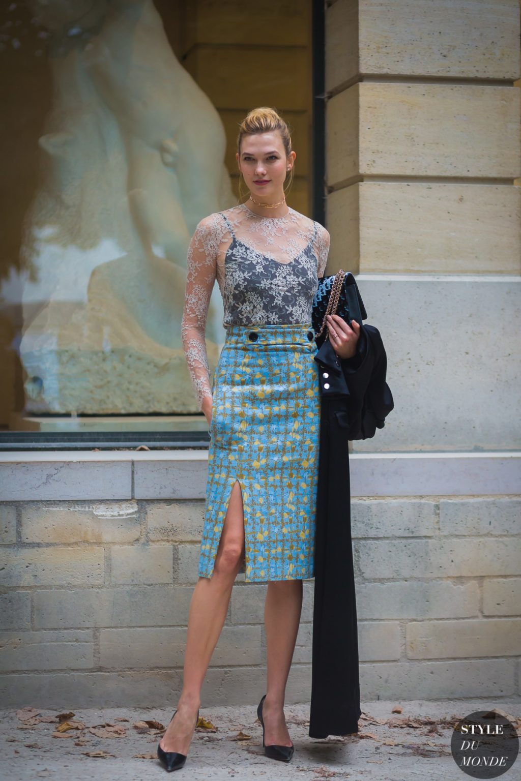 phối hợp váy bút chì Karlie Kloss