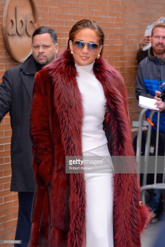 áo khoác mùa Đông Jennifer Lopez 4