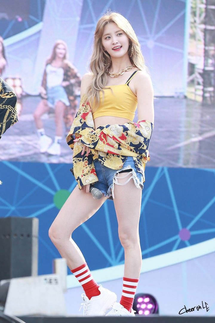 Phong cách thời trang sao nữ tuổi Hợi 2019 20