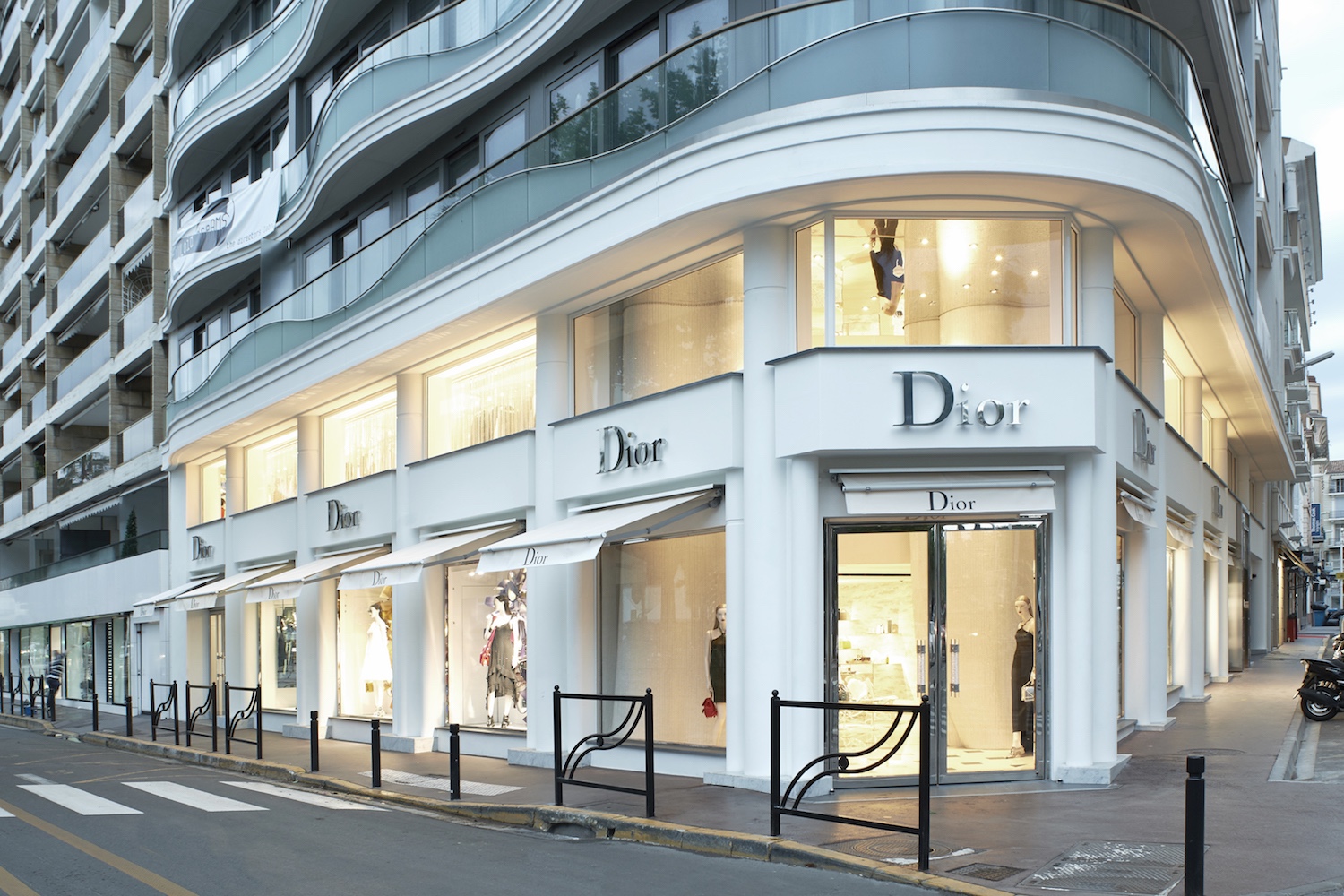 Điểm tin thời trang: Dior dời buổi trình diễn tại Tuần lễ Thời trang nam, Donna Karan tham gia series American Style cùng các nhà NTK khác 6