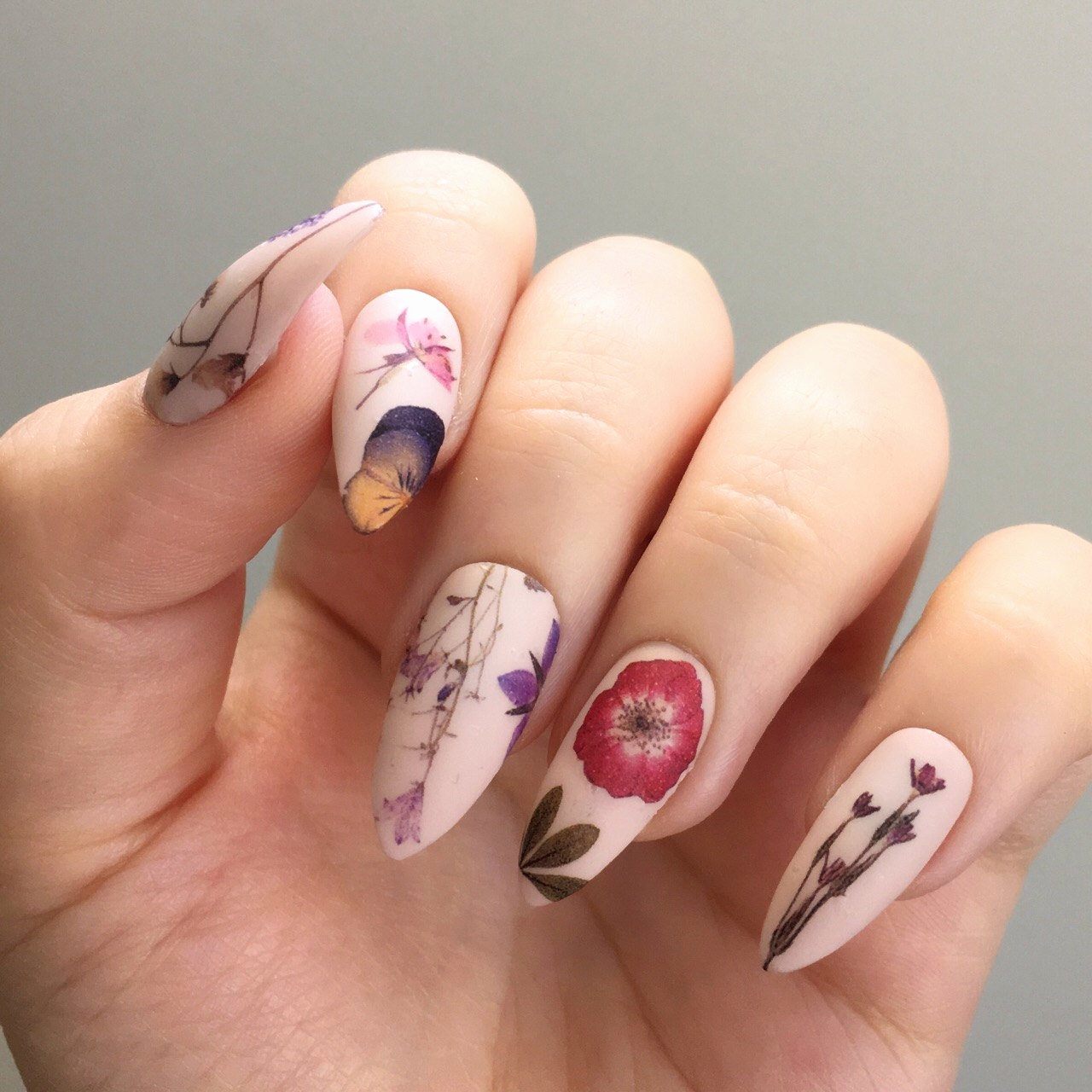 Mê mẩn với những mẫu nail đẹp giúp nàng tỏa sáng ngày Xuân