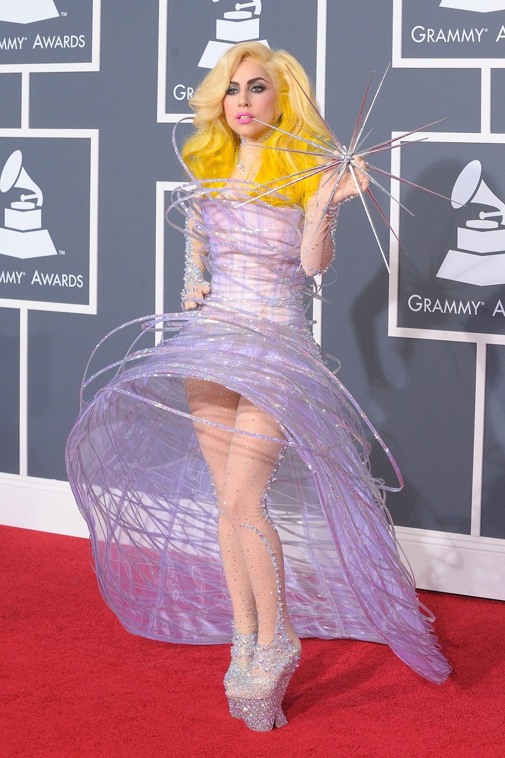 Thời trang thảm đỏ Grammy Lady Gaga