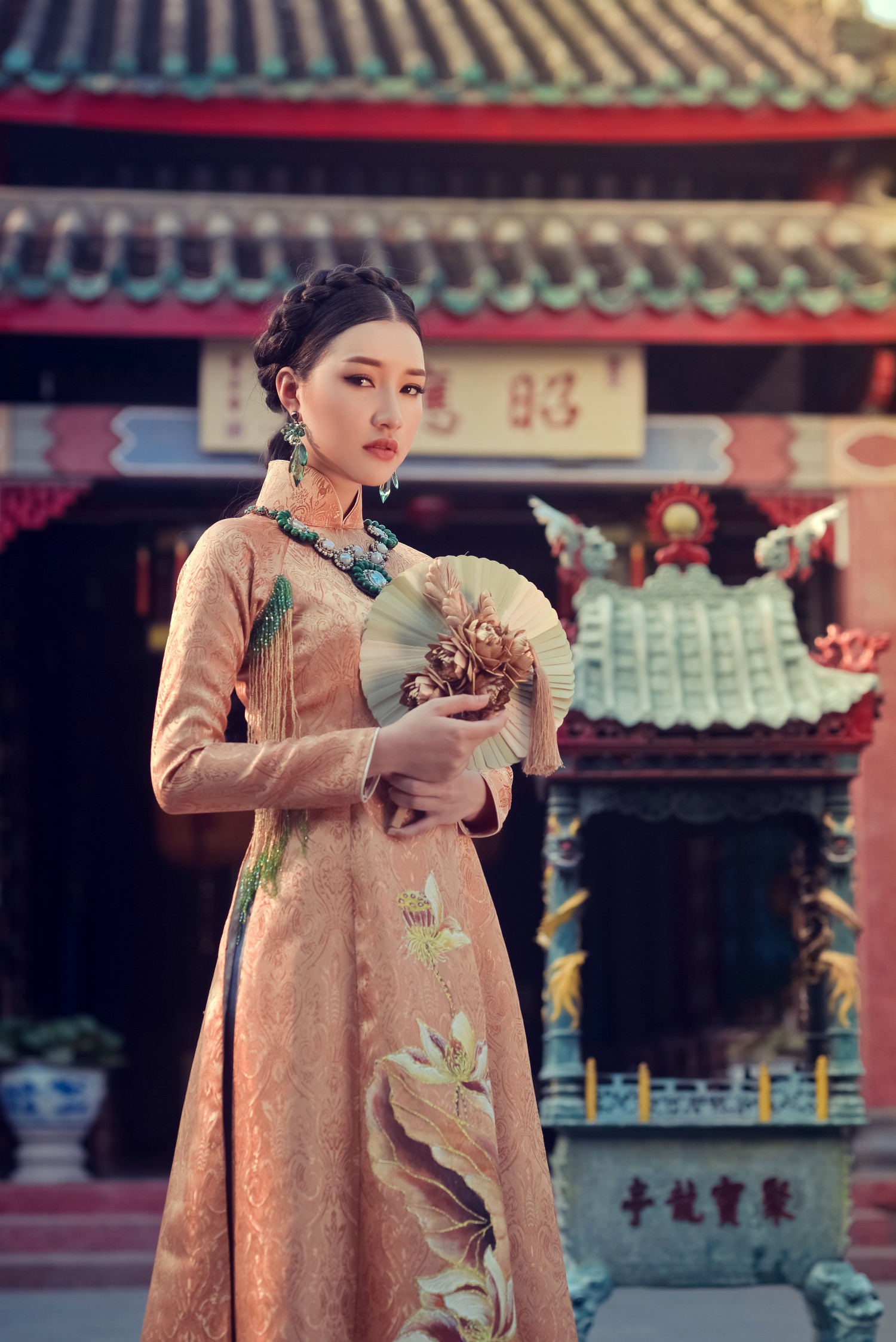 Lựa chọn áo dài Tết dành cho cô nàng nữ tính 11