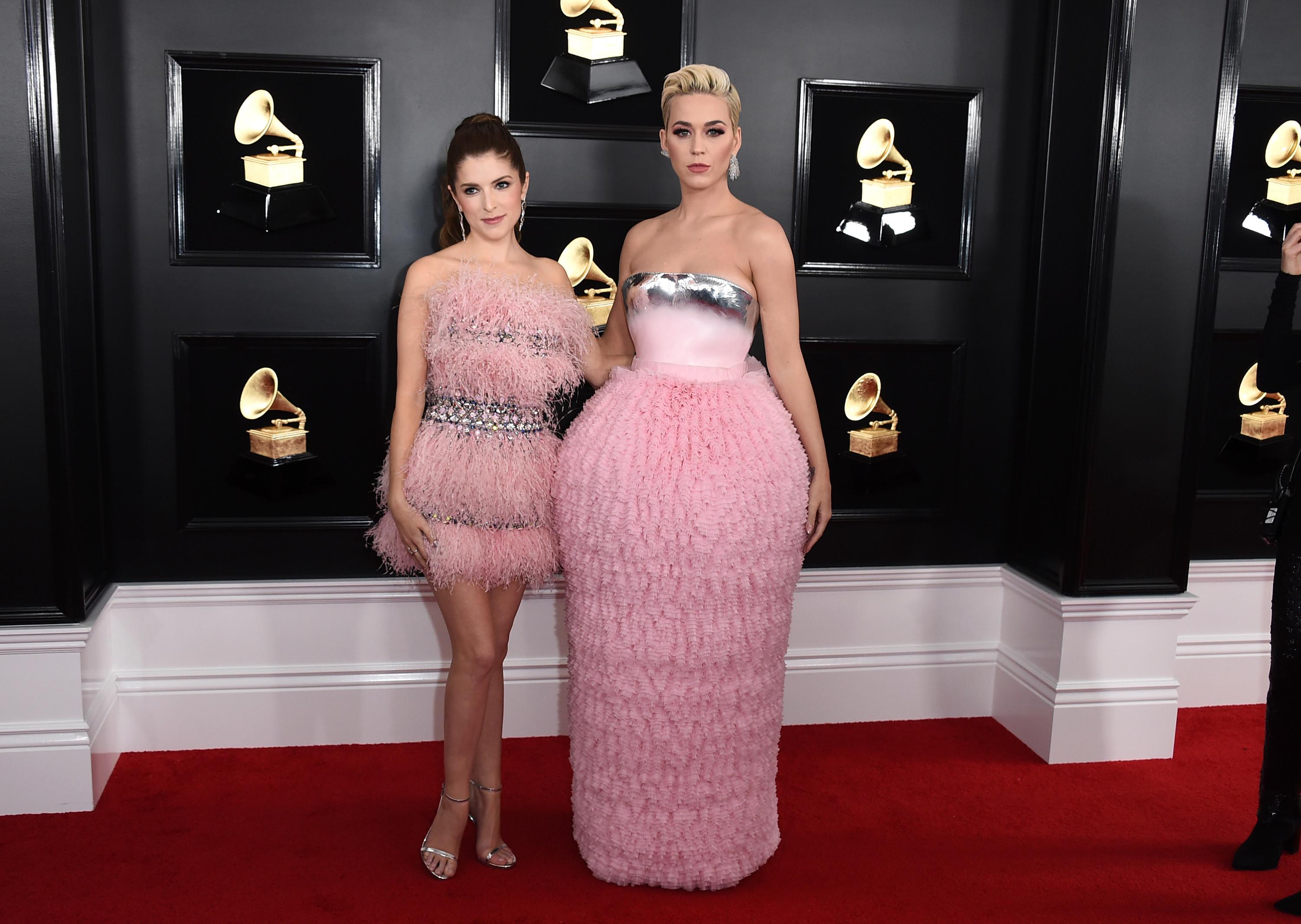 những bộ cánh gây tranh cãi nhất thảm đỏ Grammy 2019 2