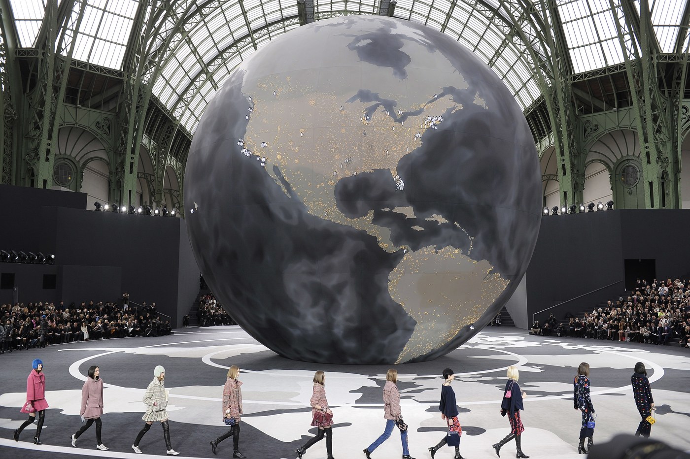 di sản thời trang Karl Lagerfeld qua những sàn diễn ấn tượng nhất của Chanel 21
