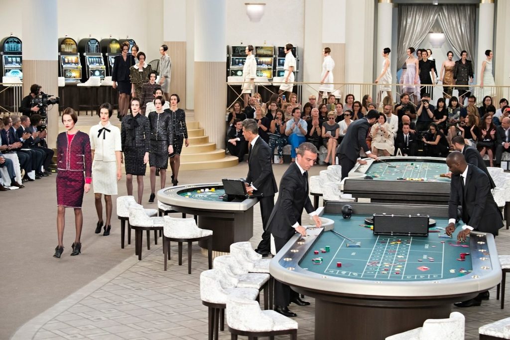 di sản thời trang Karl Lagerfeld qua những sàn diễn ấn tượng nhất của Chanel 27