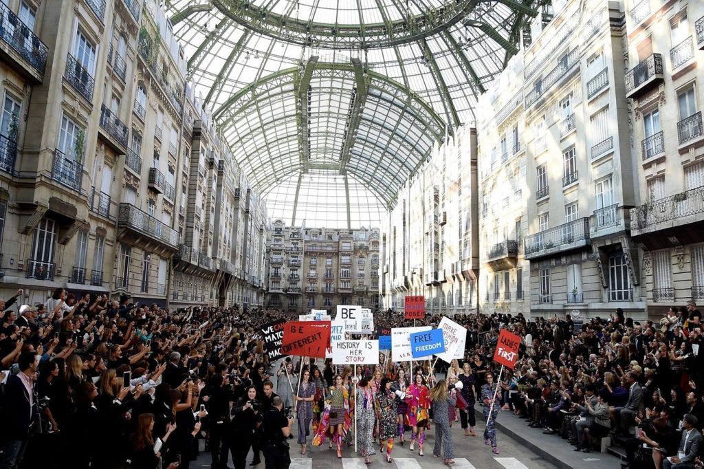 di sản thời trang Karl Lagerfeld qua những sàn diễn ấn tượng nhất của Chanel 8